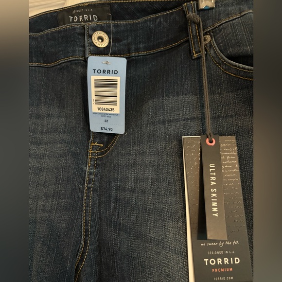 NEW Torrid Premium ultra skinny jeans - Picture 9 of 9